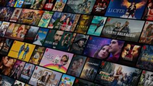 البث التلفزيوني التقليديIPTV البث عبر الإنترنت 